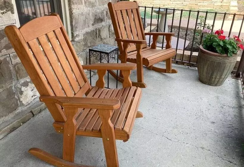 Majatalo The Stone House Inn