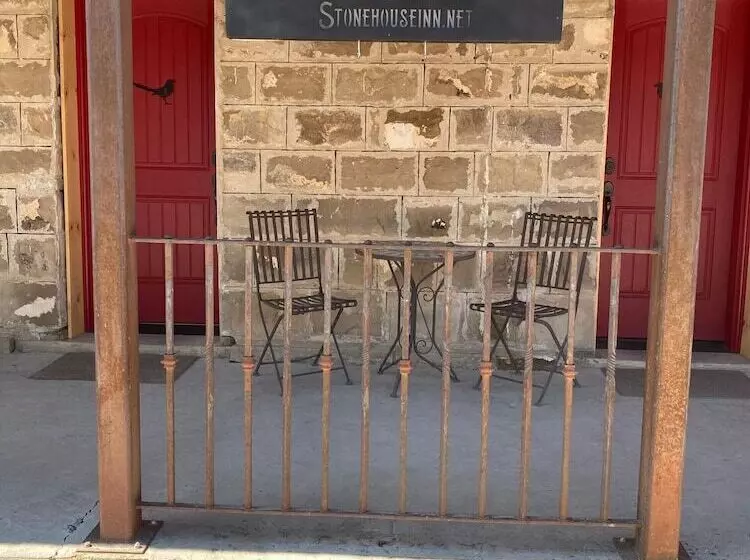 Majatalo The Stone House Inn