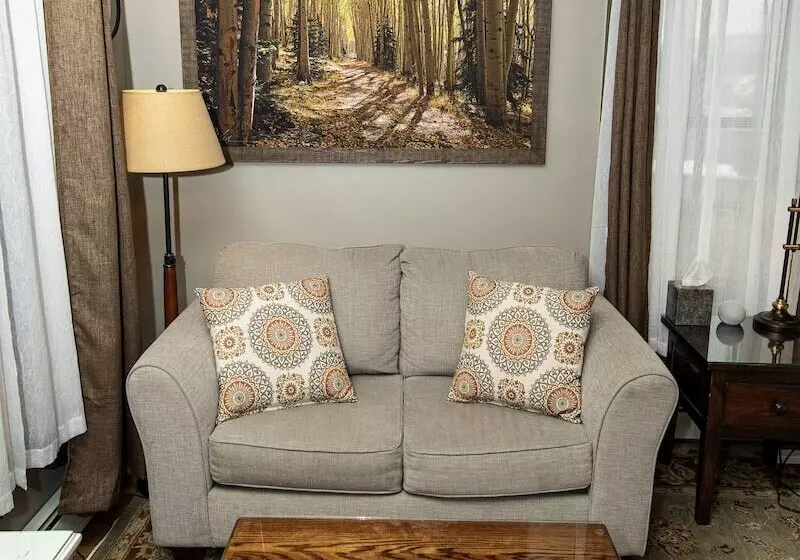 Majatalo The Stone House Inn