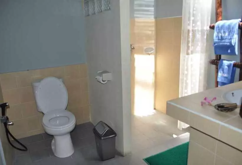 Aamiaismajoitus (B&B) Froggies Divers Lembeh