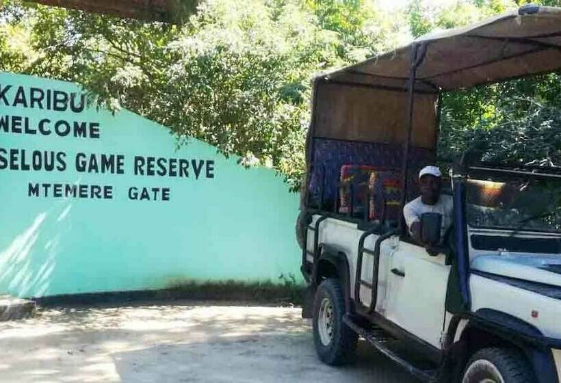 Bed and Breakfast Selous Adili Forest Camp