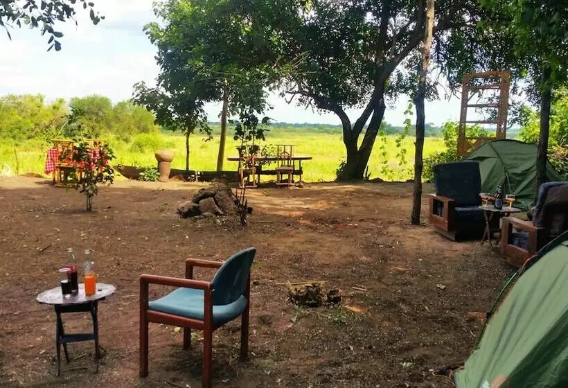 Aamiaismajoitus (B&B) Selous Adili Forest Camp