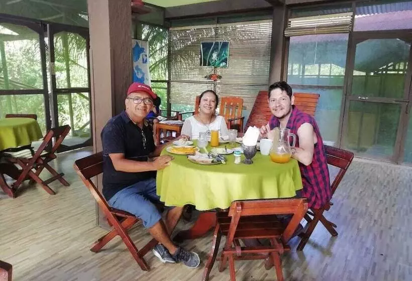 ホテル Amazon Wonder Expeditions