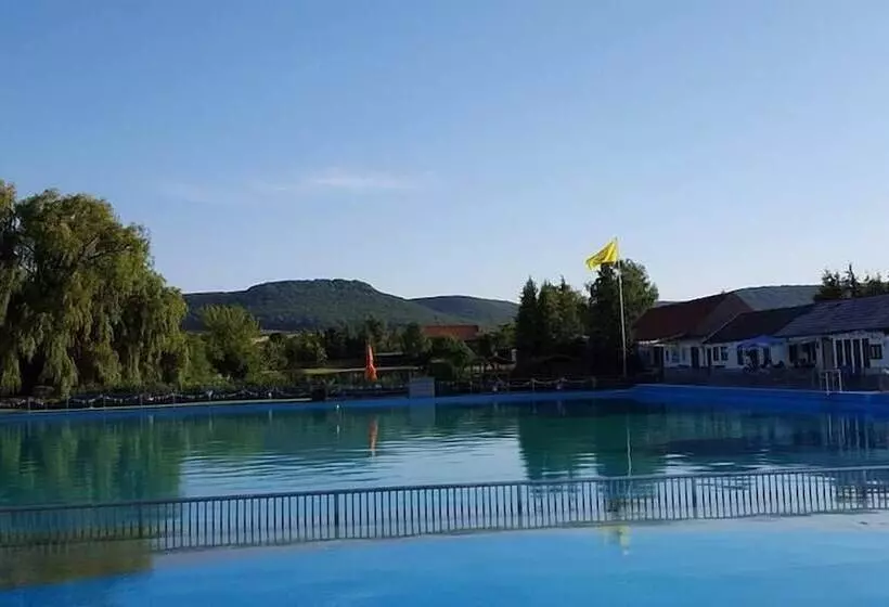 Hotelli Campingplatz Am Hünstein