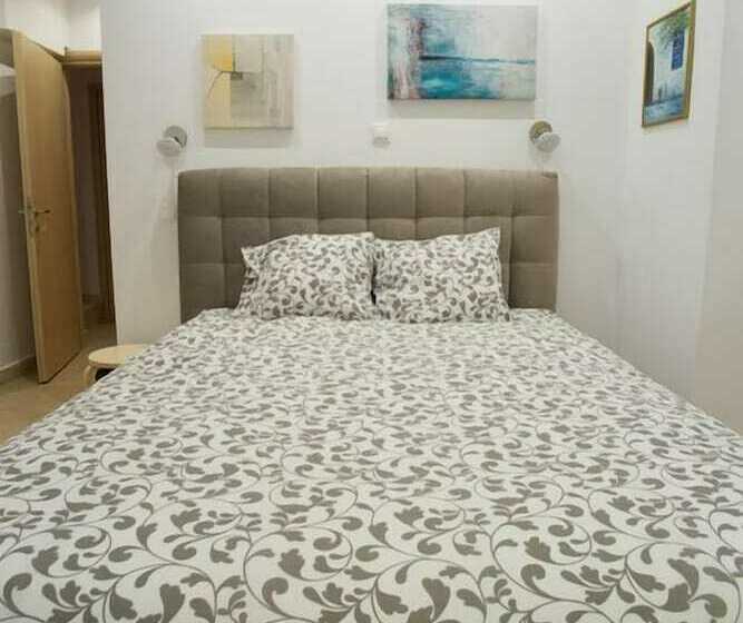 Porto Rafti View By Akroploron