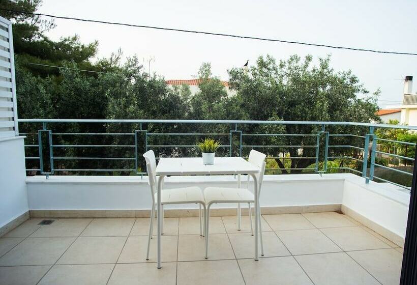 Porto Rafti View By Akroploron