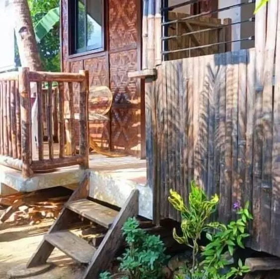 Isla Haruhay Homestay   Hostel