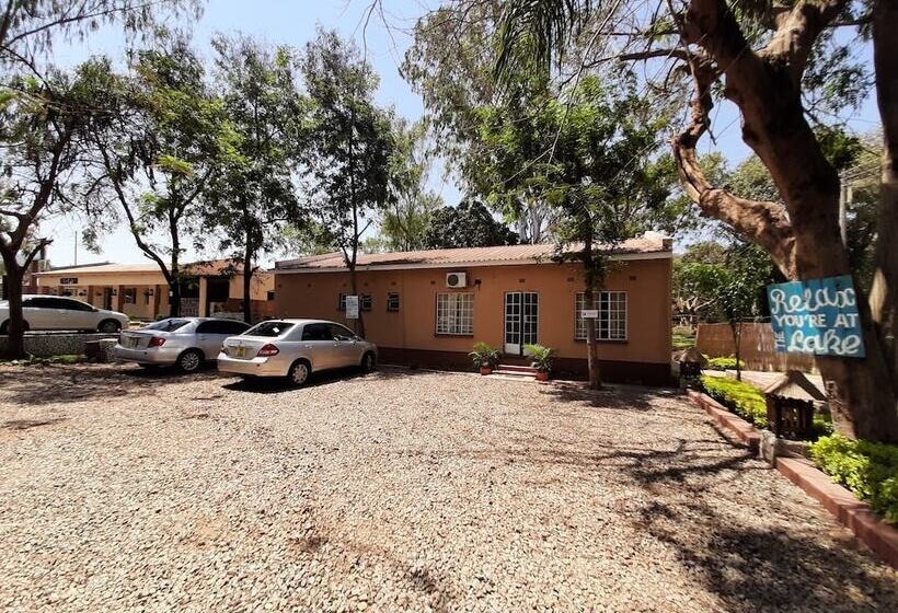 בית מלון כפרי Lakeside