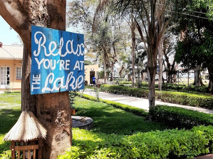 בית מלון כפרי Lakeside