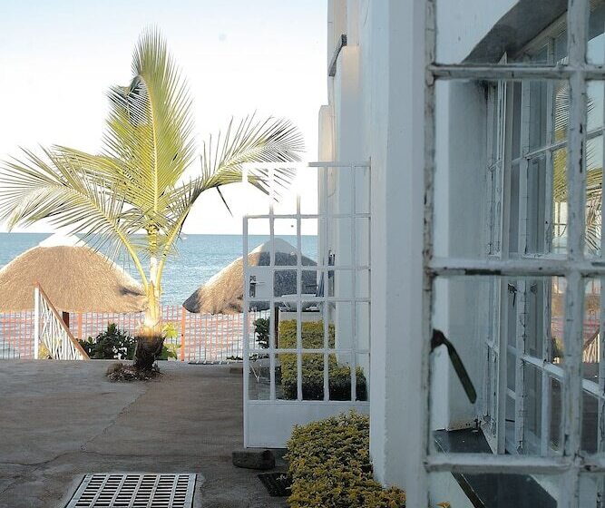 בית מלון כפרי Lakeside