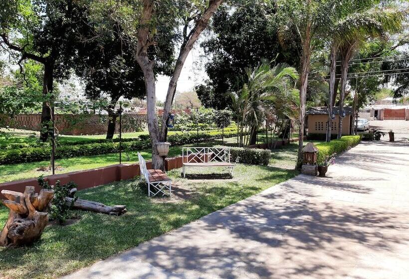 בית מלון כפרי Lakeside