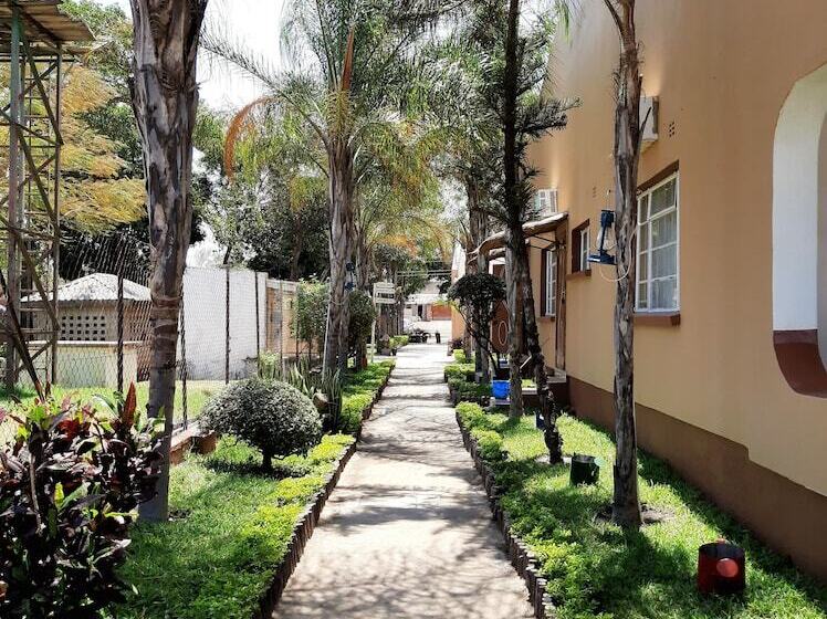 בית מלון כפרי Lakeside