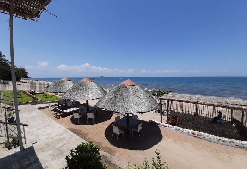 בית מלון כפרי Lakeside