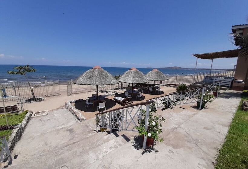 בית מלון כפרי Lakeside