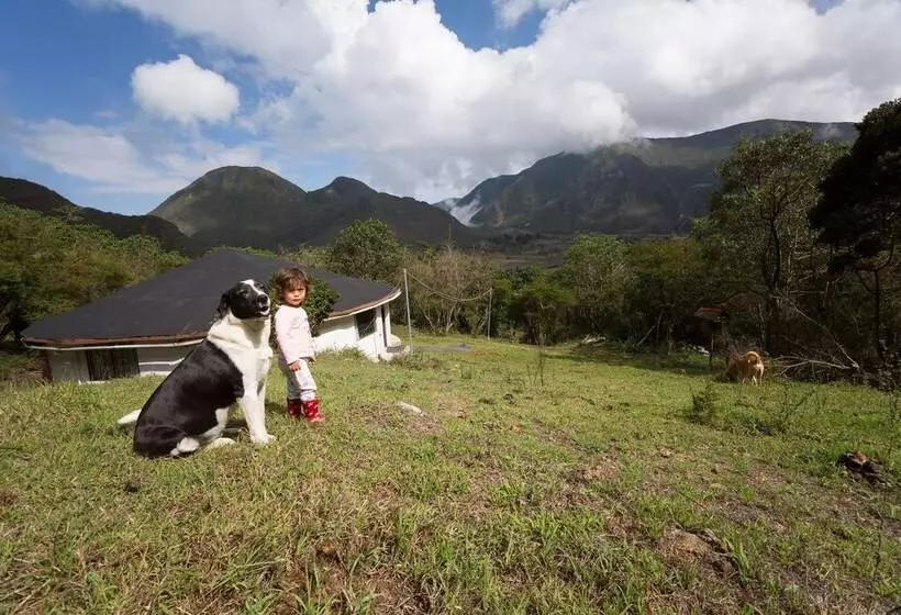 ホテル Pululahua Ecolodge