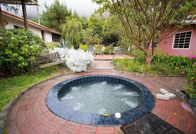ホテル Pululahua Ecolodge