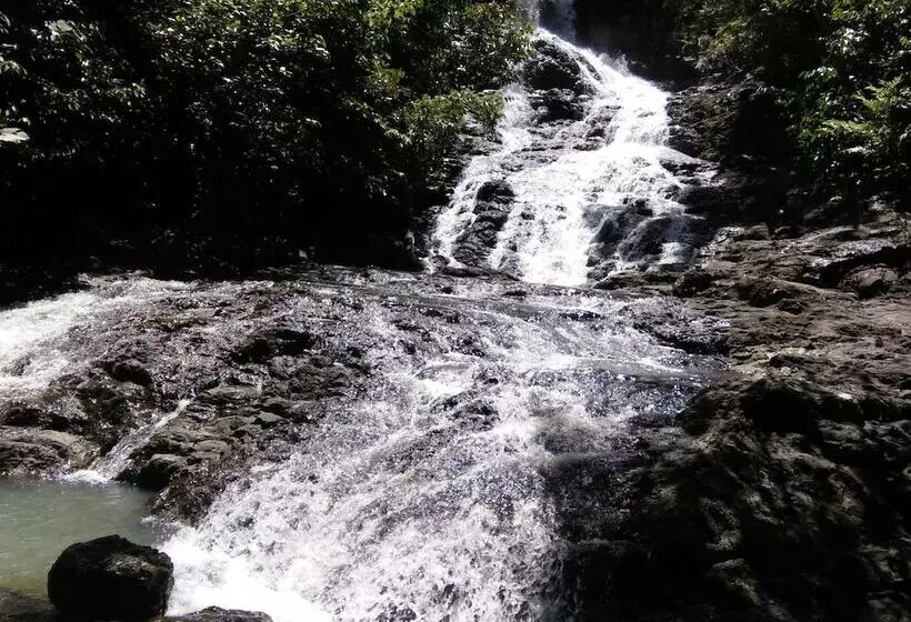 Hotelli Western Highway Lodge