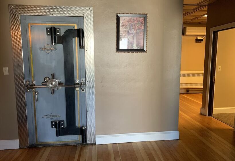 Nashwauk Lodging Hostel