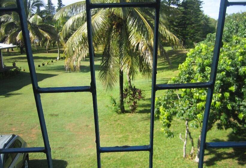 펜션 Chez Paul Ambodiatafana