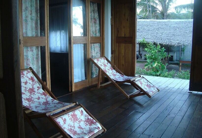 펜션 Chez Paul Ambodiatafana