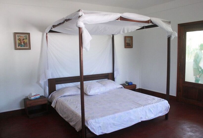 펜션 Chez Paul Ambodiatafana