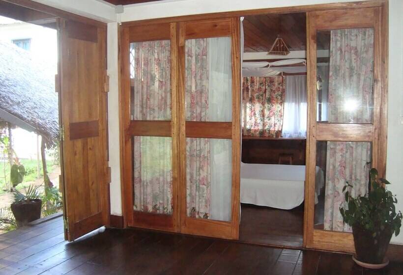 펜션 Chez Paul Ambodiatafana