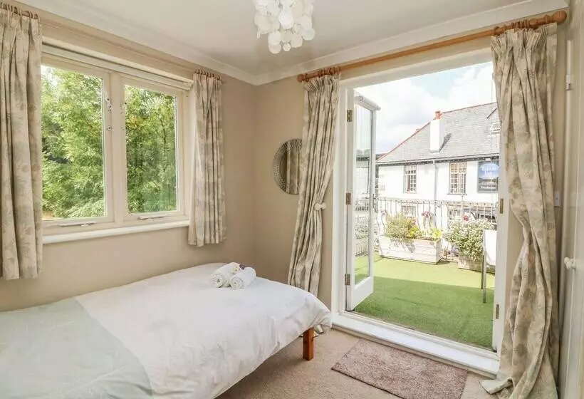 1 River Cottage