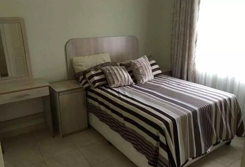 تختخواب و صبحانه Cycad Lodge Zimbabwe