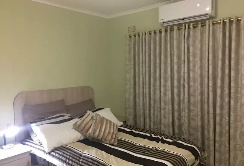 تختخواب و صبحانه Cycad Lodge Zimbabwe
