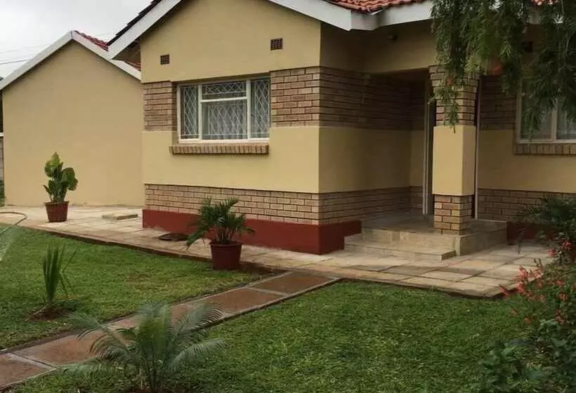 تختخواب و صبحانه Cycad Lodge Zimbabwe