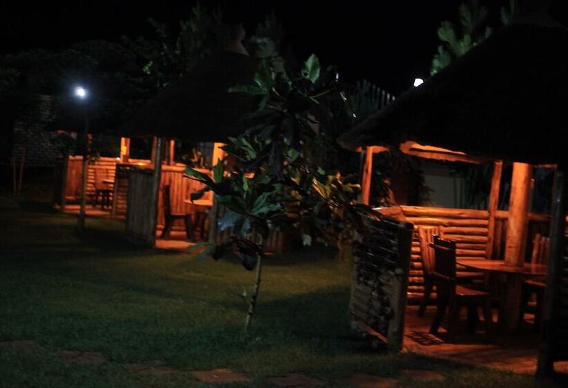 تختخواب و صبحانه Elite Backpackers Services Masaka