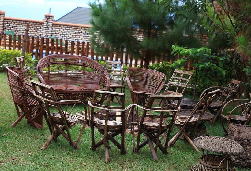 تختخواب و صبحانه Elite Backpackers Services Masaka