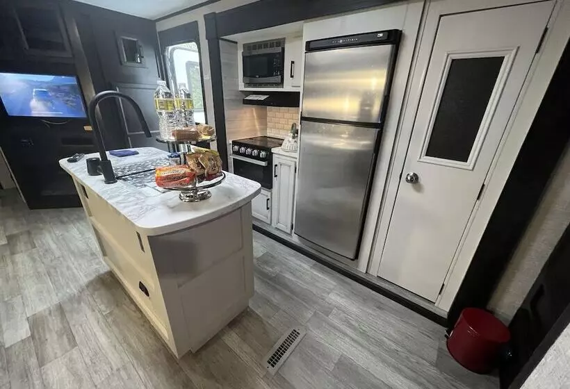 تختخواب و صبحانه The Relentless House