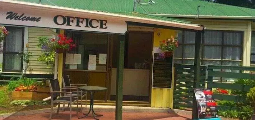 Golden Springs Motel And Holiday Park