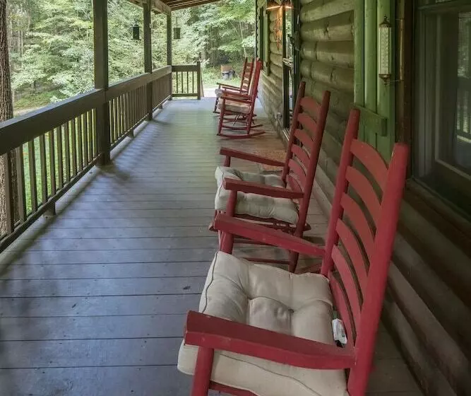 Hidden Creek Cabin Apartment