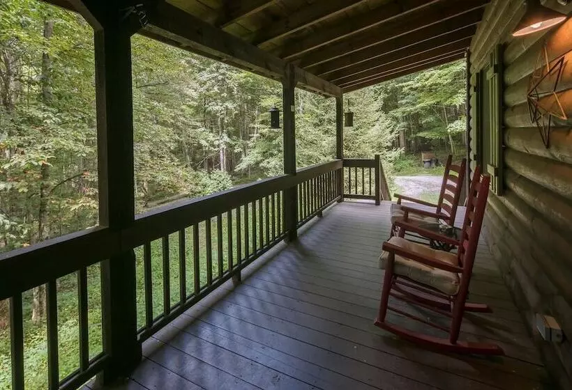 Hidden Creek Cabin Apartment