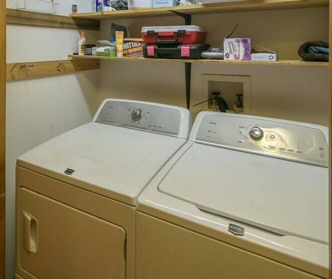 Hidden Creek Cabin Apartment