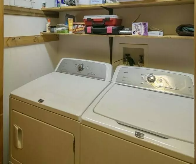 Hidden Creek Cabin Apartment