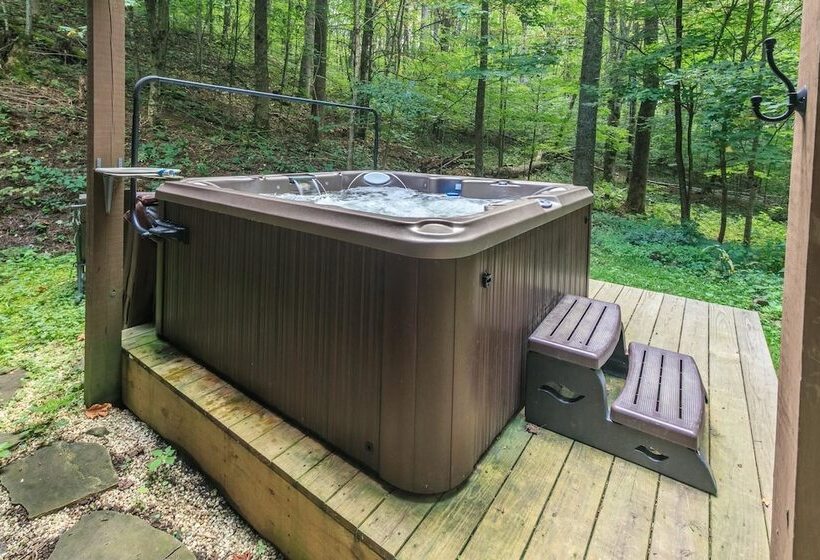 Hidden Creek Cabin Apartment