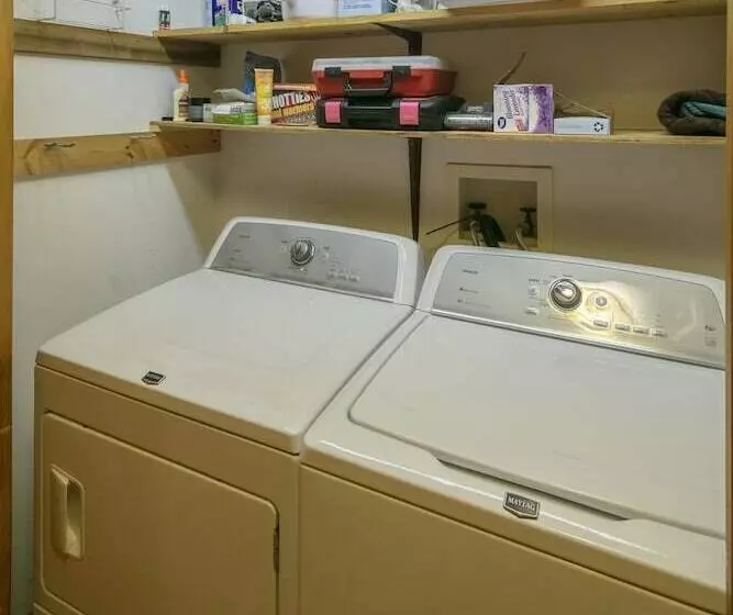 Hidden Creek Cabin Apartment