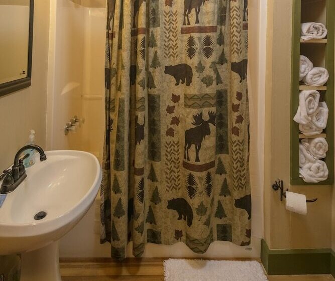 Hidden Creek Cabin Apartment