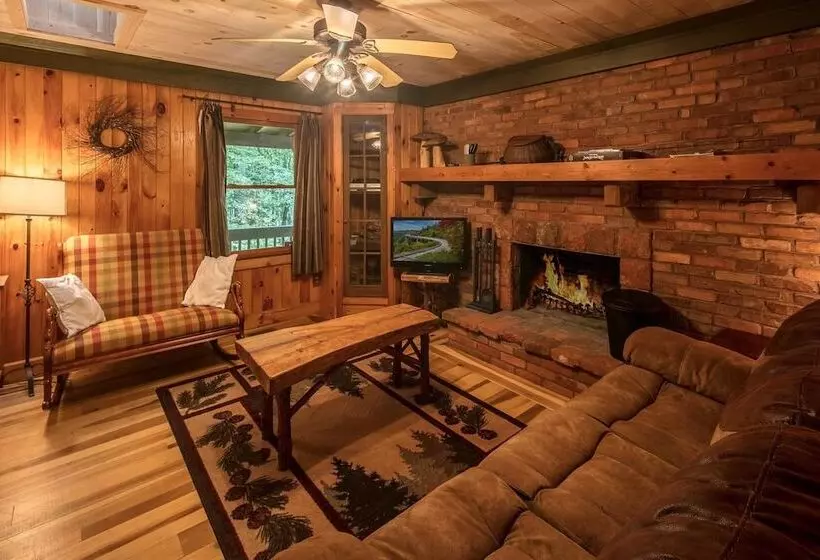 Hidden Creek Cabin Apartment