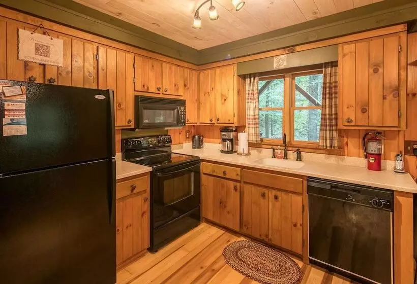 Hidden Creek Cabin Apartment