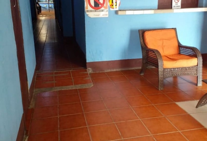 مسافرخانه Bar Y Restaurante Charlys El Viejo