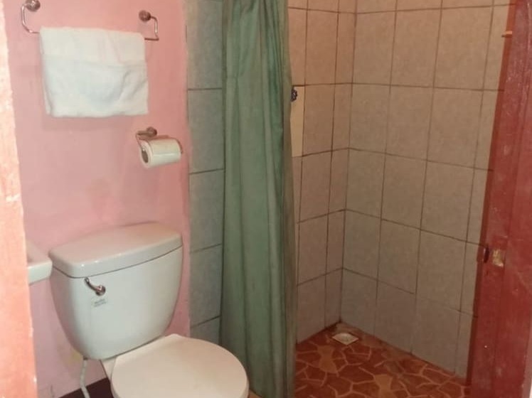 مسافرخانه Bar Y Restaurante Charlys El Viejo