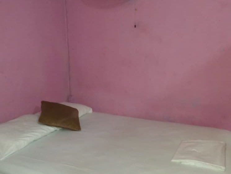 مسافرخانه Bar Y Restaurante Charlys El Viejo