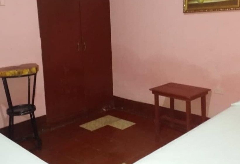 مسافرخانه Bar Y Restaurante Charlys El Viejo