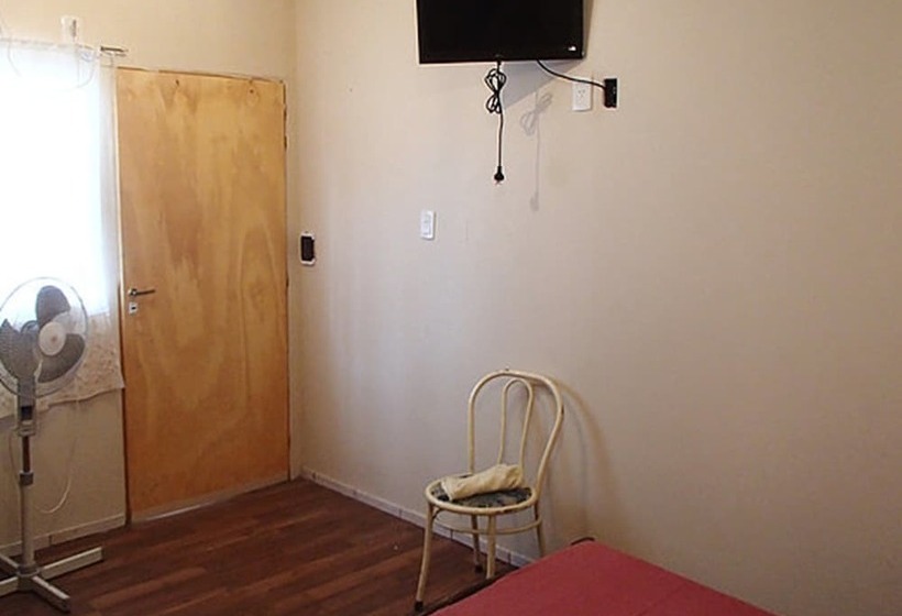 ホテル Alojamientos Leo