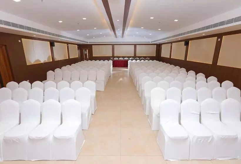 Hotelli Navaratna Inn A Luxury