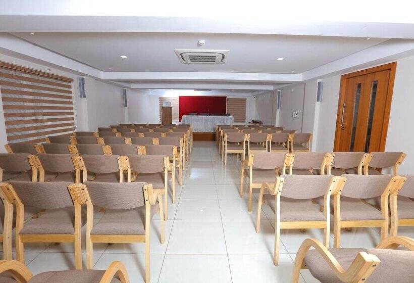 בית מלון כפרי Navaratna Inn A Luxury